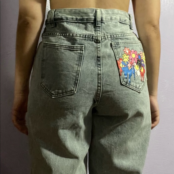 Shein Light Wash Floral Pattern Jeans Size L - Picture 3 of 4